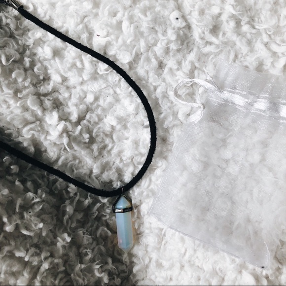 choker with jewel pendent - Picture 3 of 4